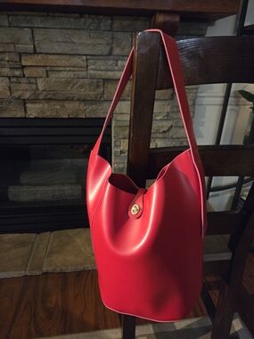 Elizabeth Arden Red Hobo Shoulder Bag